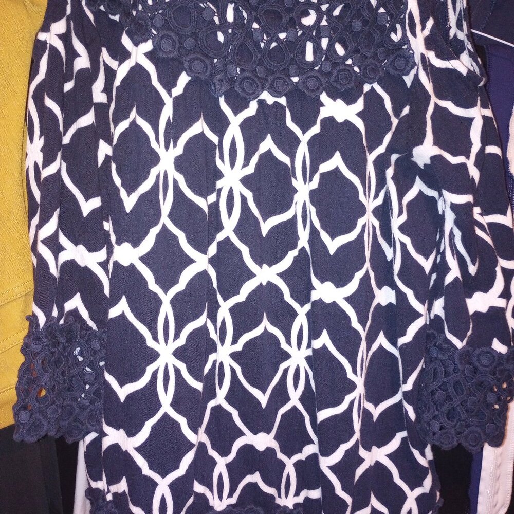 Crown and ivy cut out shoulder top large